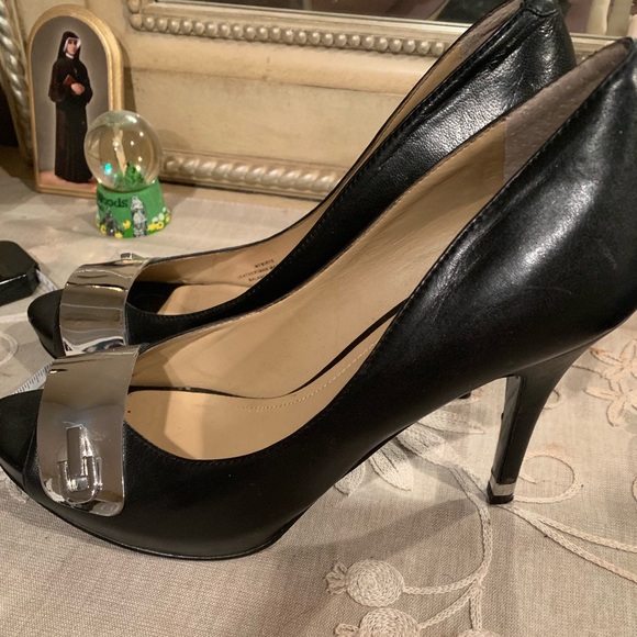 Marc Fisher Pumps - Picture 5 of 5